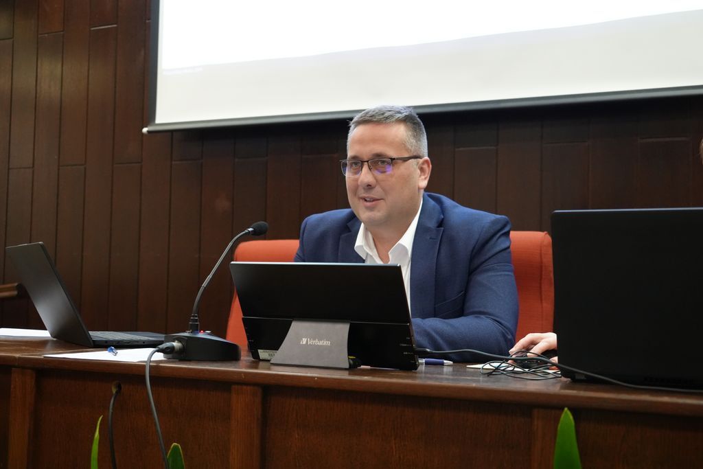 Ovaj proračun usmjeren je na rast, kvalitetu života i budućnost našeg grada. Hvala svima koji doprinose njegovu razvoju jer zajedno nastavljamo graditi grad po mjeri svakog građanina – rekao je gradonačelnik Mišel Jakšić