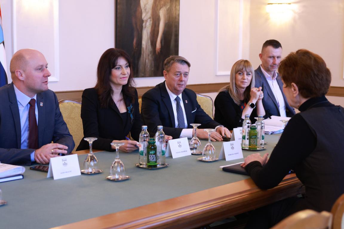 Stanovnici na istoku zemlje itekako su svjesni problema i njegova utjecaja na kvalitetu života, kazala je županica Nataša Tramišak na potpisivanju ugovora