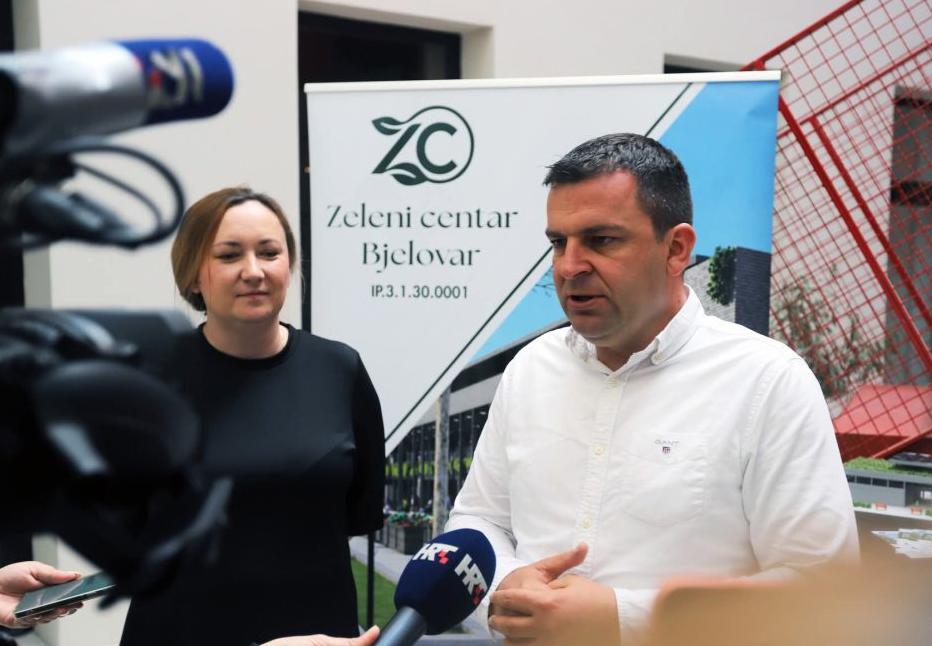 Riječ je o jednoj od ključnih strateških investicija, kazao je gradonačelnik Dario Hrebak, a Ivana Jurković Piščević, predsjednica uprave Komunalca, naglasila je da će lokalni poljoprivredni proizvođači imati optimalne uvjete za rad