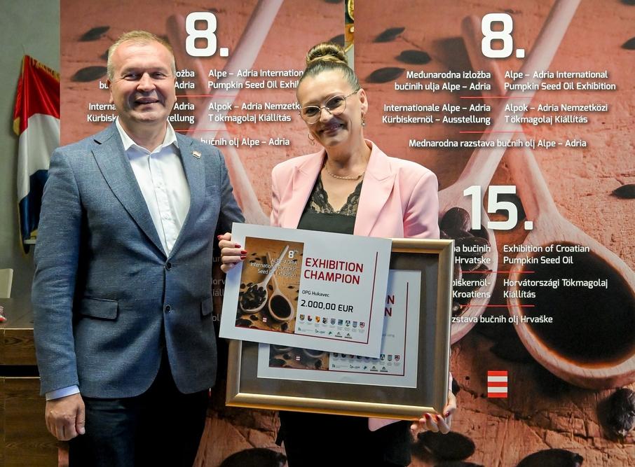 Obitelj iz Šašinovca kod Sesveta zaslužila je i nagradu od 2000 eura, koju je uručio župan Anđelko Stričak